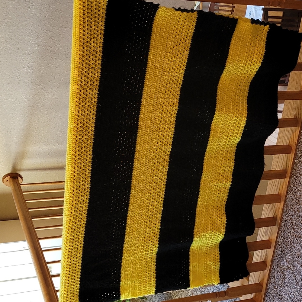 Handmade large afghan 50"×62" Good pre-owned condition